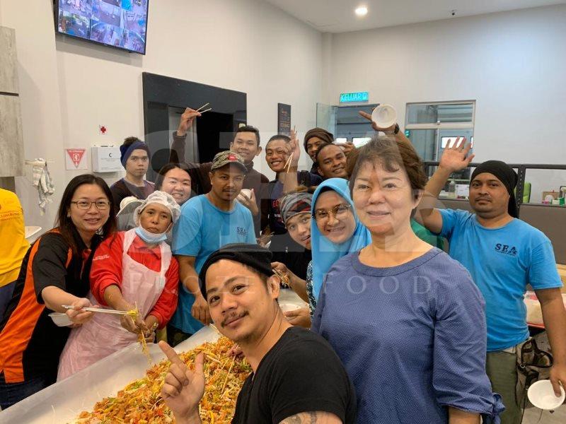 CNY 2019 Tossing of the prosperity salad by Madam Tan
